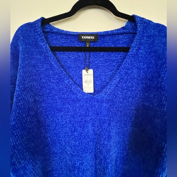 Express Sweater - Picture 2 of 9